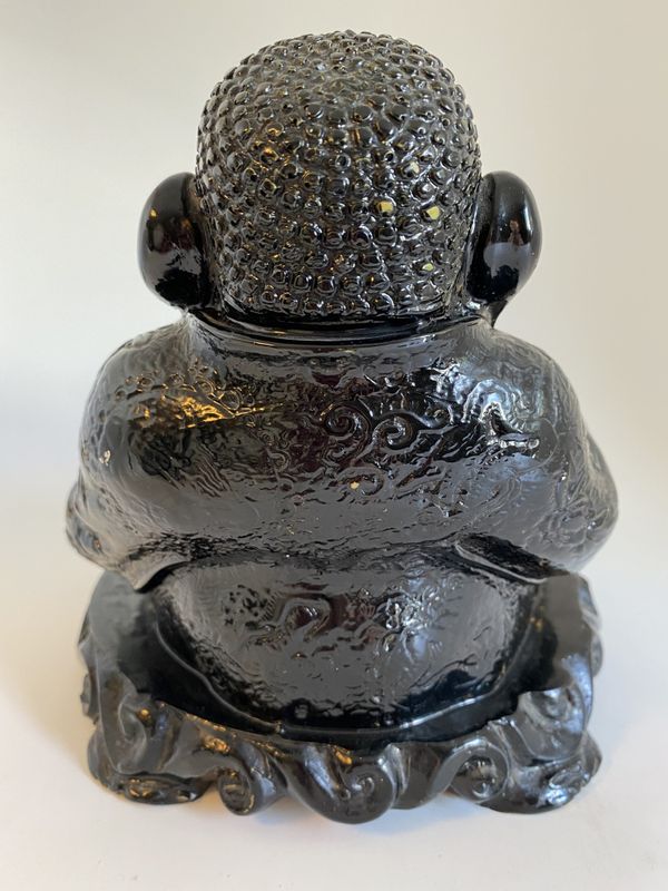 Smilende Budda i keramikk