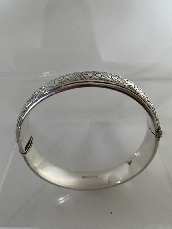 Mansjettarmbånd med arkantusmønster 