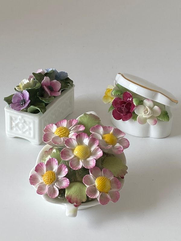 Miniatyrblomster i porselen  