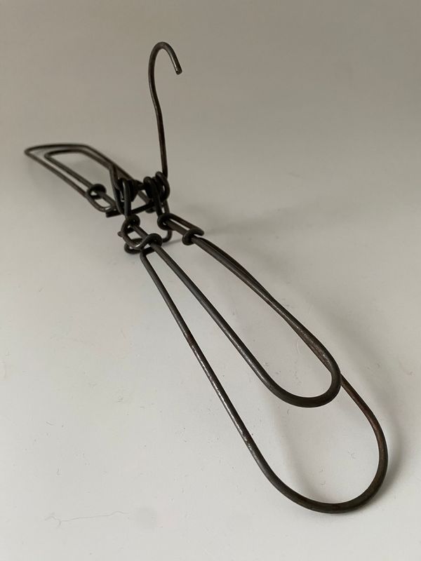 Fantearbeid justerbar kleshenger  