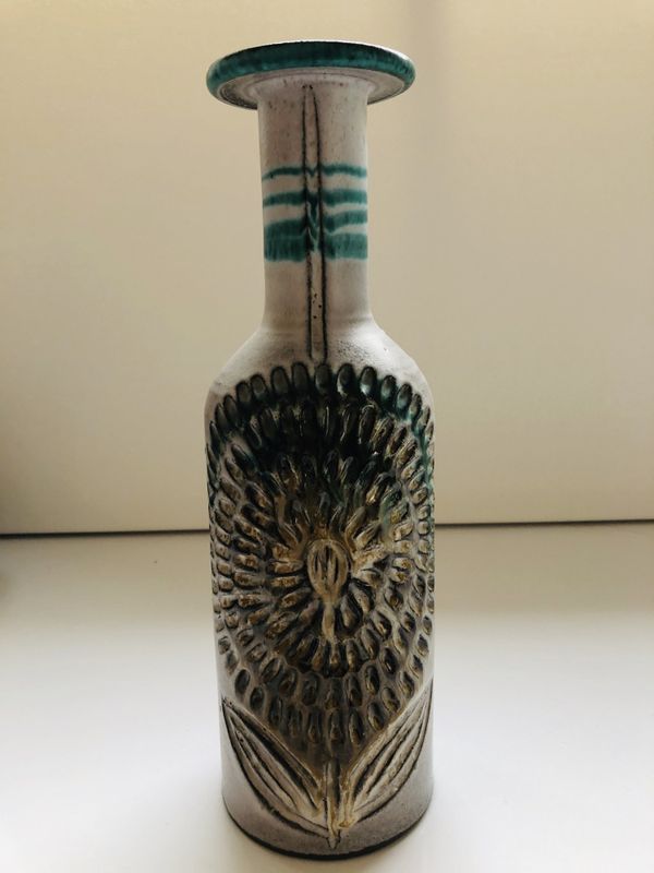 Vase med solsikke dekor