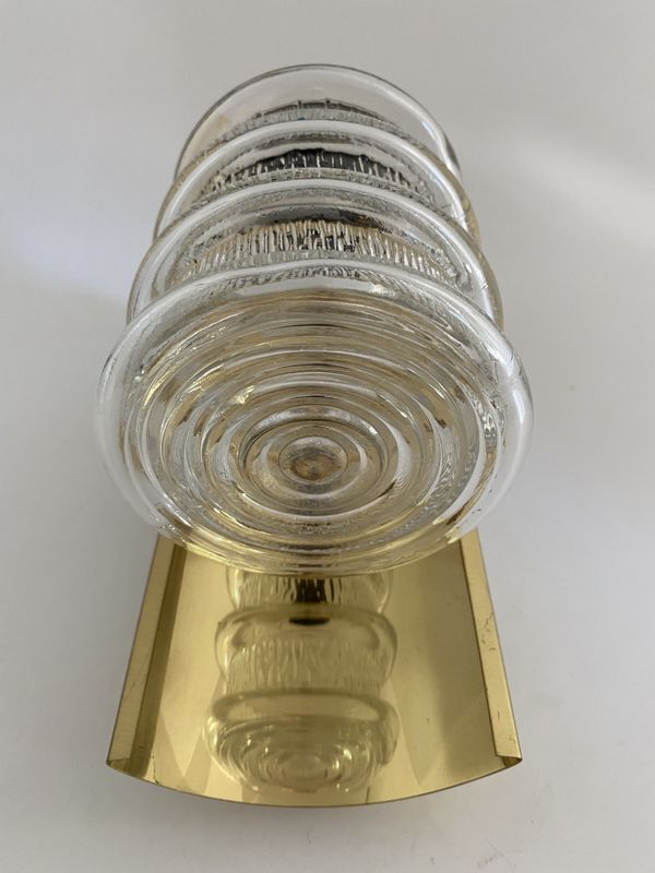 Vegglampe i messing og glass