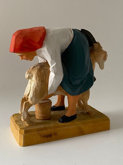 Hovedbilde Budeie melker en geit Treskjærer arbeid  Henning 