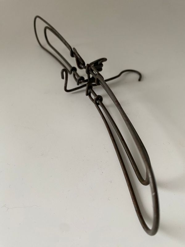 Fantearbeid justerbar kleshenger  