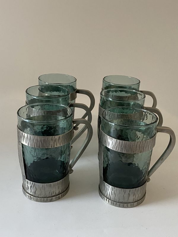 Norske tinnkrus med glassinnsats 