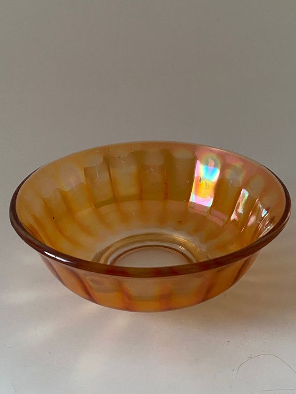 Liten bolle  iriserende pressglass 