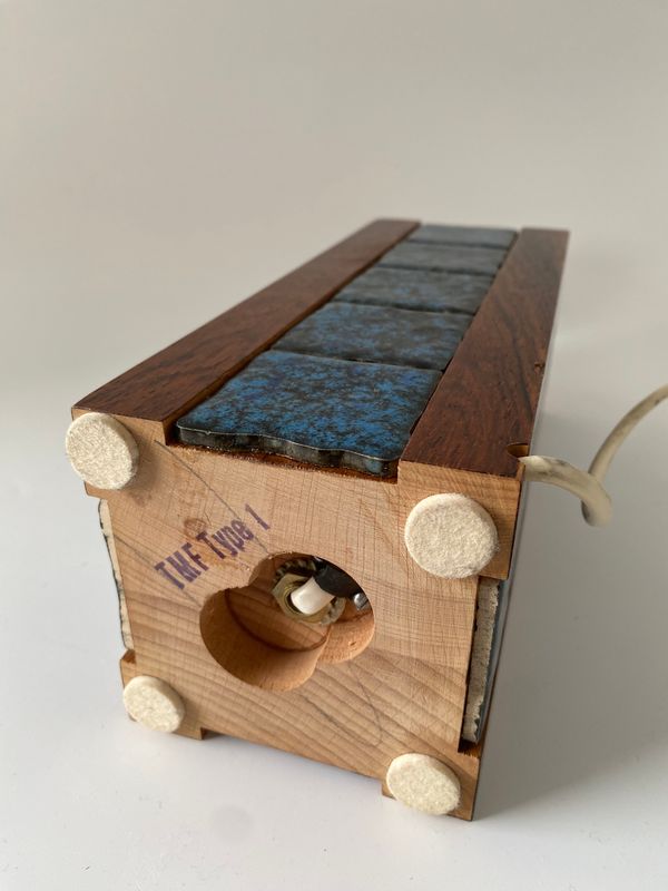 Bordlampe i palisander med keramikkfliser