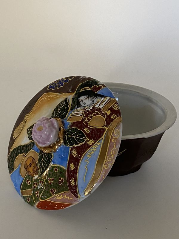Liten vintage japansk porselensboks 