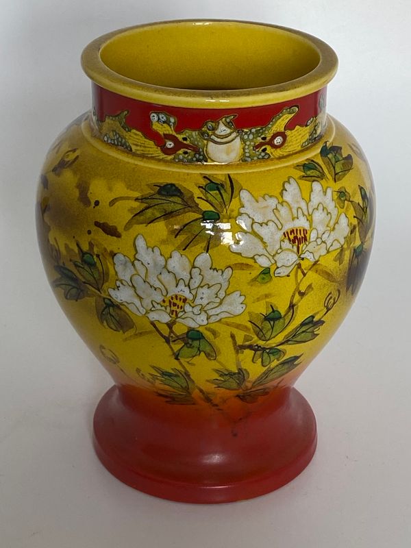 Japansk vase i keramikk  